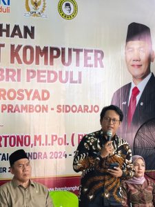 BRI Kanca Krian Salurkan Bantuan Komputer Kepada MI Ar-Rosyad Prambon