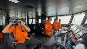 ABK Terjatuh di Laut Utara Sampang KN SAR 249 Turun Tangan