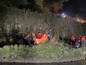 Tim SAR Gabungan Temukan Remaja Tenggelam di Air Terjun Kepulungan