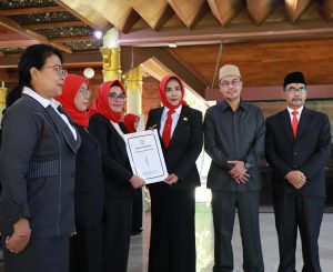 Wabup Mimik Kukuhkan 29 Kepala UPTD Puskesmas, Tekankan Pelayanan Cepat, Ramah, dan Humanis