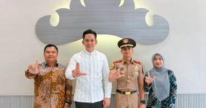 Putra Desa Merbau Mataram Lolos Akademi Angkatan Laut, Bupati Egi: Bukti Generasi Lampung Selatan Mampu Bersaing di Tingkat Nasional