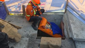 Tingkatkan Kemampuan Dalam Operasi Urban SAR, Kantor SAR Surabaya Gelar Simulasi Pencarian Di Bangunan Runtuh