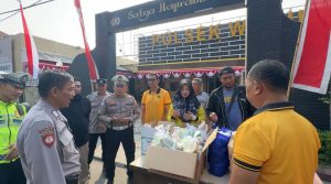 Polsek Waru Gelar Jumat Berkah, Bagikan 150 Paket Makanan dan Minum Ke Pengguna Jalan