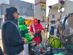 HUT Kemerdekaan RI Ke-81, YALPK DPD Kabupaten Sidoarjo Bagikan BBM Gratis