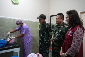 Terang Kembali Menyapa, Bakti TNI AD Hadirkan Harapan Baru Lewat Operasi Katarak Gratis di Pamekasan