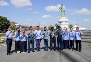 Pastikan ISIL Berjalan Sukses, Wakil Rektor II UHT Tinjau Kesiapan di KRI Bima Suci Koarmada II