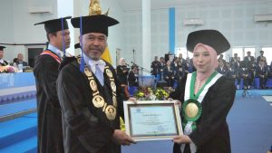 UHT Surabaya Menggelar Pengukuhan Guru Besar Prof. Dr. Sularsih Drg. MKes., FICD