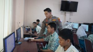 Polresta Sidoarjo Edukasi Pelajar Bijak Manfaatkan AI