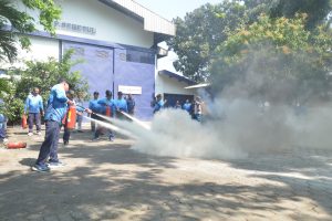 Kampus Aman dan Tanggap Darurat, UHT Gelar Pelatihan Penanggulangan Kebakaran