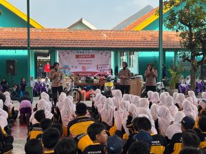 Polwan Goes to School, Edukasi Siswa SMPN 2 Krian tentang Bahaya Bullying, Narkoba dan Kekerasan