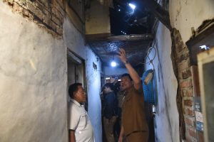Bupati Sidak Tiga RTLH di Sedati, Perbaikan Dimulai September