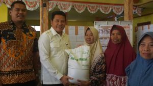 Kawal Penyaluran Bantuan Beras di Jabon, Bupati Subandi Pastikan Tepat Sasaran dan Layak Konsumsi