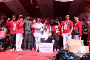 Semarak HUT ke-81 RI, Wabup Mimik Idayana Buka Rangkaian Jalan Sehat dan Karnaval di Sidoarjo