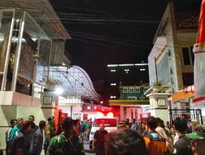 Diduga Keracunan MBG Ratusan Santri Manba’ul Hikam Dilarikan ke Rumah Sakit