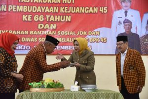 Wakil Bupati Serahkan Bantuan Kepada Janda Perintis Kemerdekaan RI dan Warakawuri