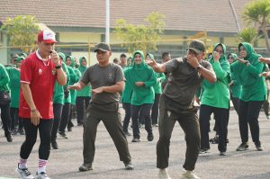 Olahraga Bersama di Lapangan Makorem, Danrem Tekankan Kebugaran dan Kebersamaan Prajurit