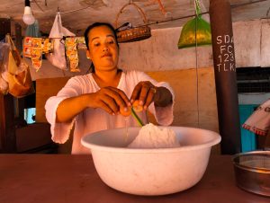 Serabi, Jajanan Tradisional Yang bertahan di Antara Jajanan modern