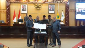 Rapat Paripurna DPRD Kabupaten Sidoarjo, Bupati Subandi Sampaikan Tiga Raperda Strategis 