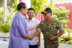 Jabat Tangan di Juanda, Danrem Bhaskara Jaya Lepas Susilo Bambang Yudhoyono dengan Kehangatan