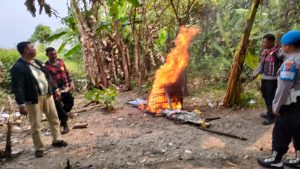 Tindaklanjuti Dumas Dugaan Judi Sabung Ayam, Polsek Krian Datangi Lokasi dan Tertibkan Arena