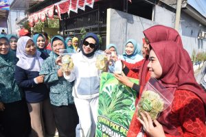 Buka CFD dan Bazar UMKM Durungbedug, Wabup Mimik Tawarkan Pinjaman Lunak Tanpa Jaminan