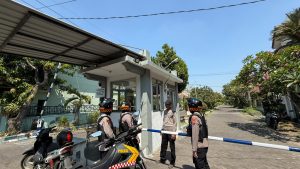 Polwan Jenggala Presisi Patroli Sekolah dan Perumahan, Sampaikan Imbauan Kamtibmas