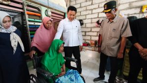 Bupati Subandi Bantu Perbaikan Rumah dan Serahkan Kursi Roda di Buduran
