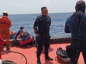 Harapan Keluarga Kembali Menyala, Penyelam Basarnas Temukan Satu Korban KM Virgo Transport 8