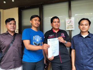 Audiensi Tak Direspon Oleh Dinas Pendidikan Biro Hukum Barata Persada / PT. Cakrawala Globalindo Perkasa Gelar Aksi Damai