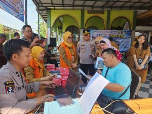 Polsek Gedangan Hadirkan Pelayanan Publik Lewat Pos Kamling Goes to RT