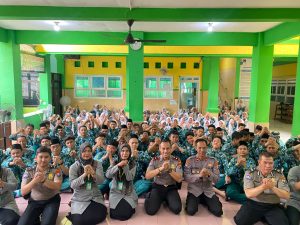Cegah Kenakalan Remaja, Polresta Sidoarjo Edukasi Bijak Medsos di MA Nurul Huda