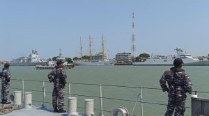 TNI AL Kerahkan KRI Pulau Fani-731 , Prajurit Satkoppeba Koarmada II dan Pesawat Udara Cari Korban KM Feronia