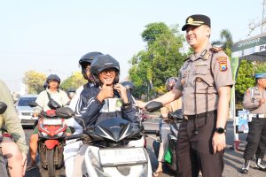Kapolresta Sidoarjo Turun Langsung Pagi Melayani di Jalan Raya
